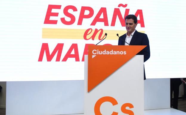 Albert Rivera deja la política: «Voy a ser feliz y a servir a mis padres, mi hija y mi pareja, que ha aguantado contra viento y marea»