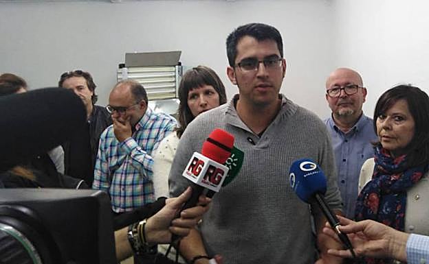 El candidato al congreso de Podemos, Francisco Sánchez, no logró el escaño.