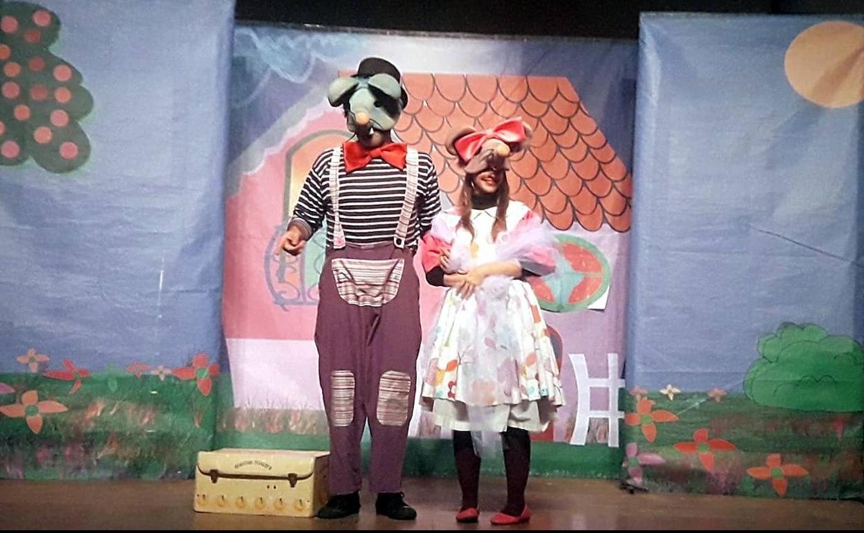 Teatro en inglés para 500 estudiantes en Quesada