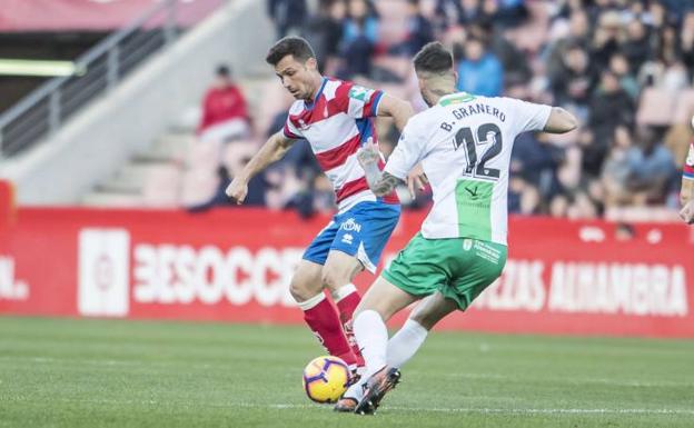 Alberto Martín no fichó por ningún equipo tras dejar el plantel nazarí, al que capitaneó. 