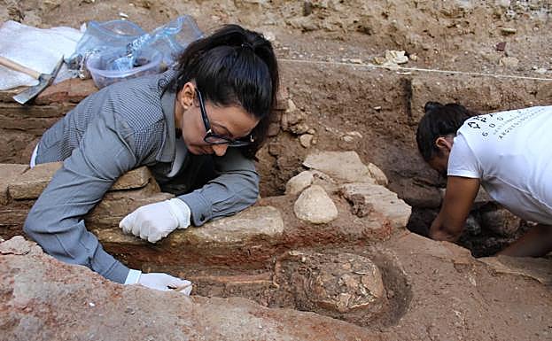 Profesionales multidisciplinares de Arqueología y Patrimonio han trabajado durante dos meses en la excavación del solar de la calle Real de Cartuja.