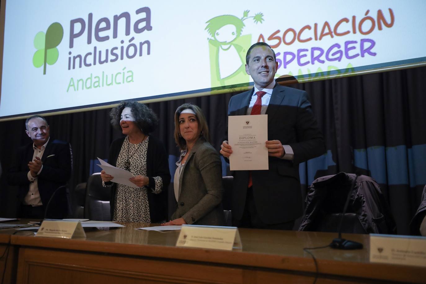 Estas prácticas contribuyen a promover la inclusión social y laboral de las personas con discapacidad intelectual y fomentar la formación e inserción laboral