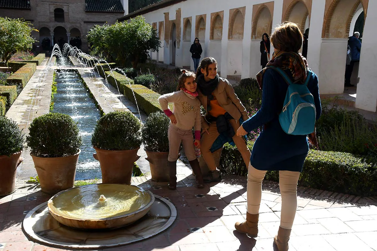 Los granadinos acuden a la Alhambra en el Día del Patrimonio