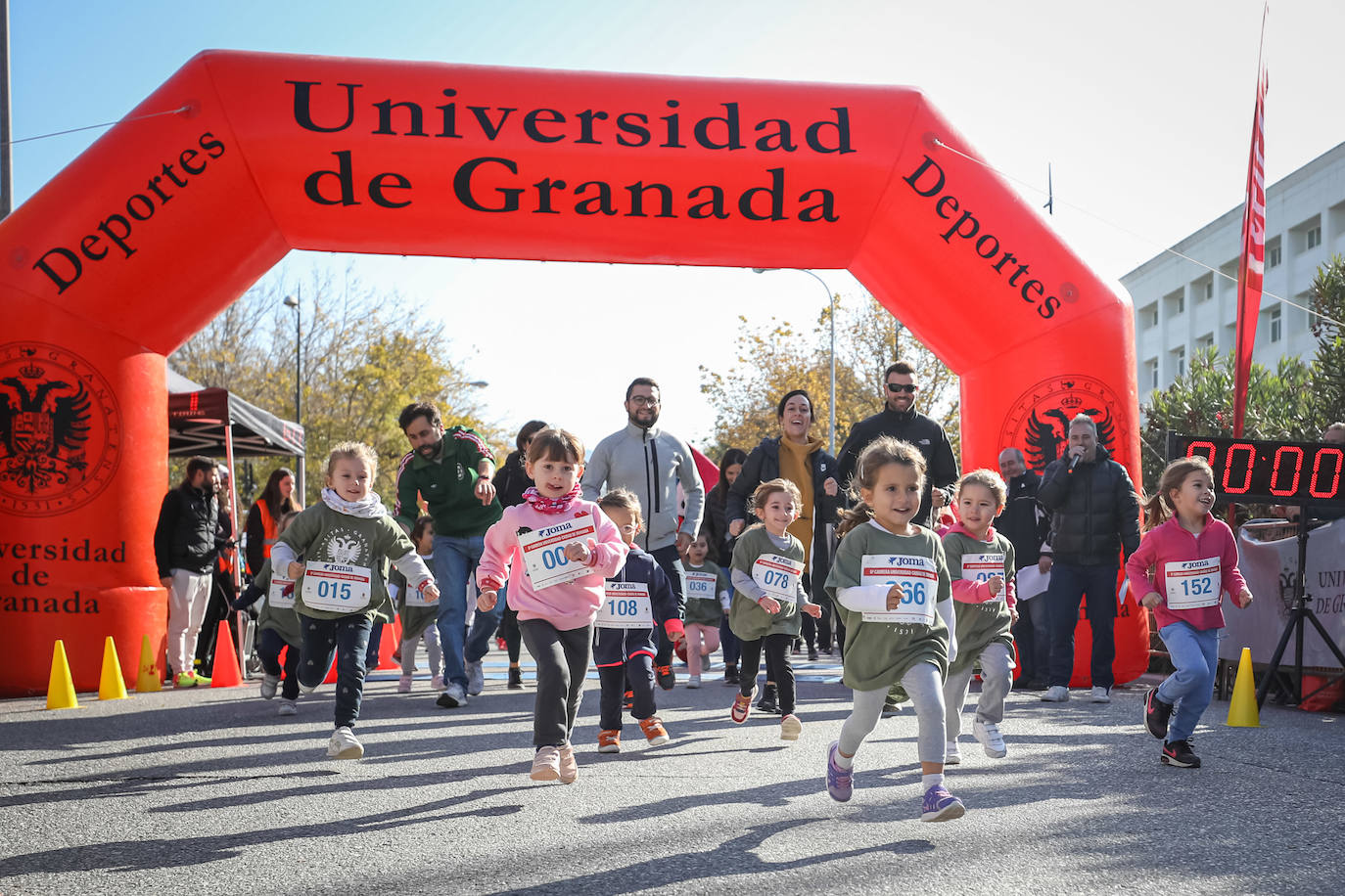 240 niños y niñas participan en la primera jornada de la sexta edición de la Carrera Universidad Ciudad de Granada