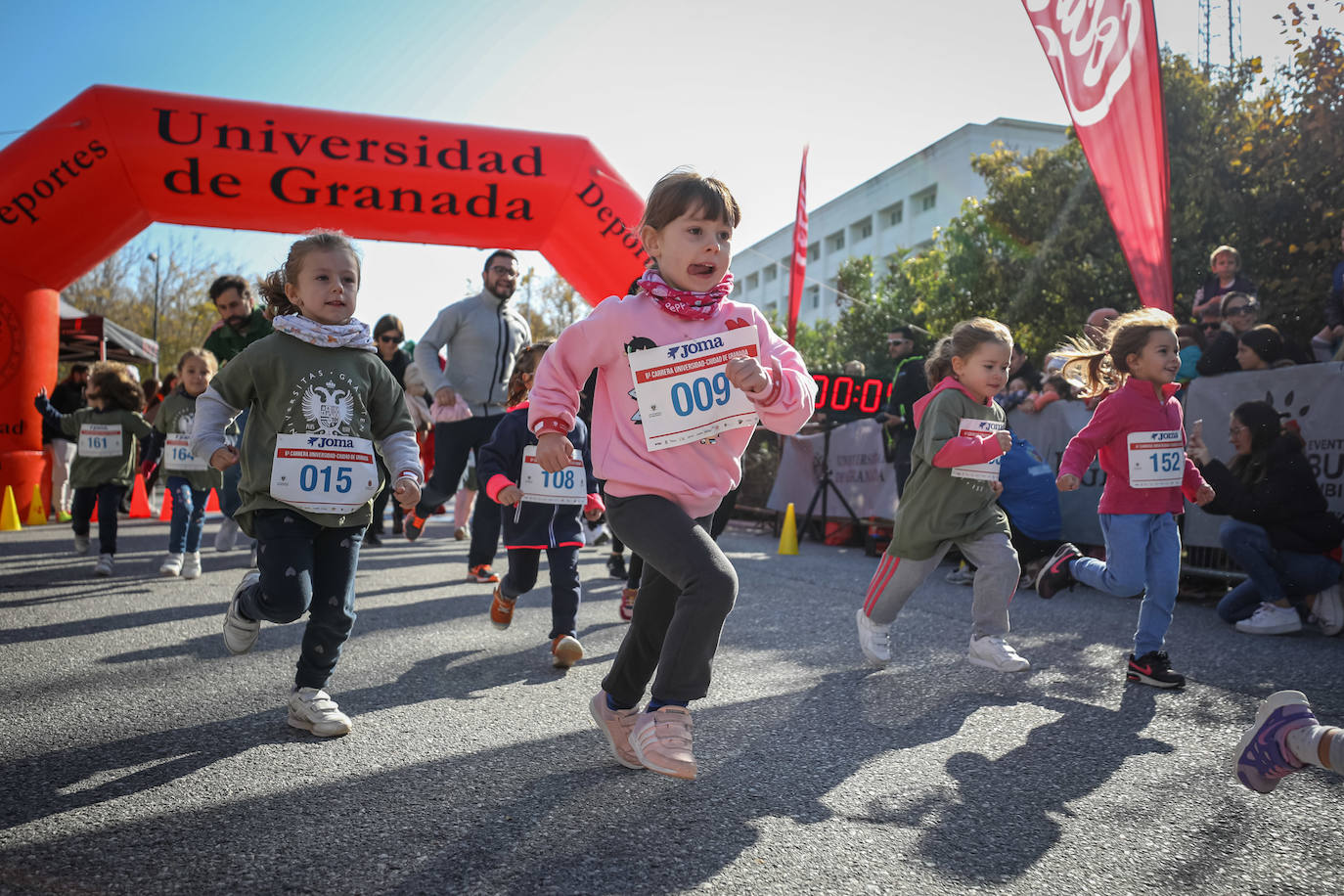 240 niños y niñas participan en la primera jornada de la sexta edición de la Carrera Universidad Ciudad de Granada