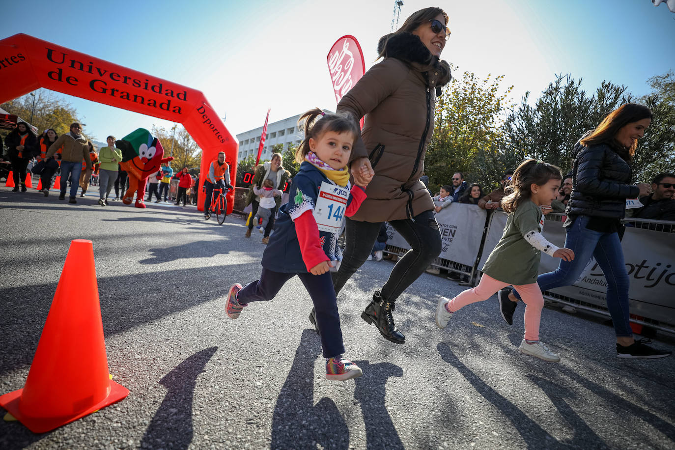 240 niños y niñas participan en la primera jornada de la sexta edición de la Carrera Universidad Ciudad de Granada