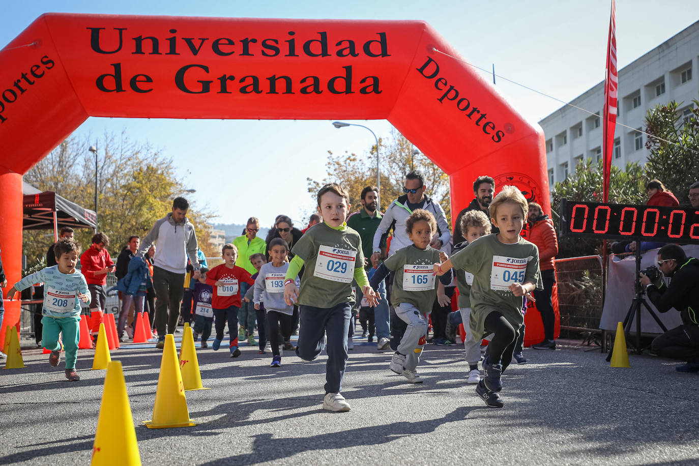 240 niños y niñas participan en la primera jornada de la sexta edición de la Carrera Universidad Ciudad de Granada