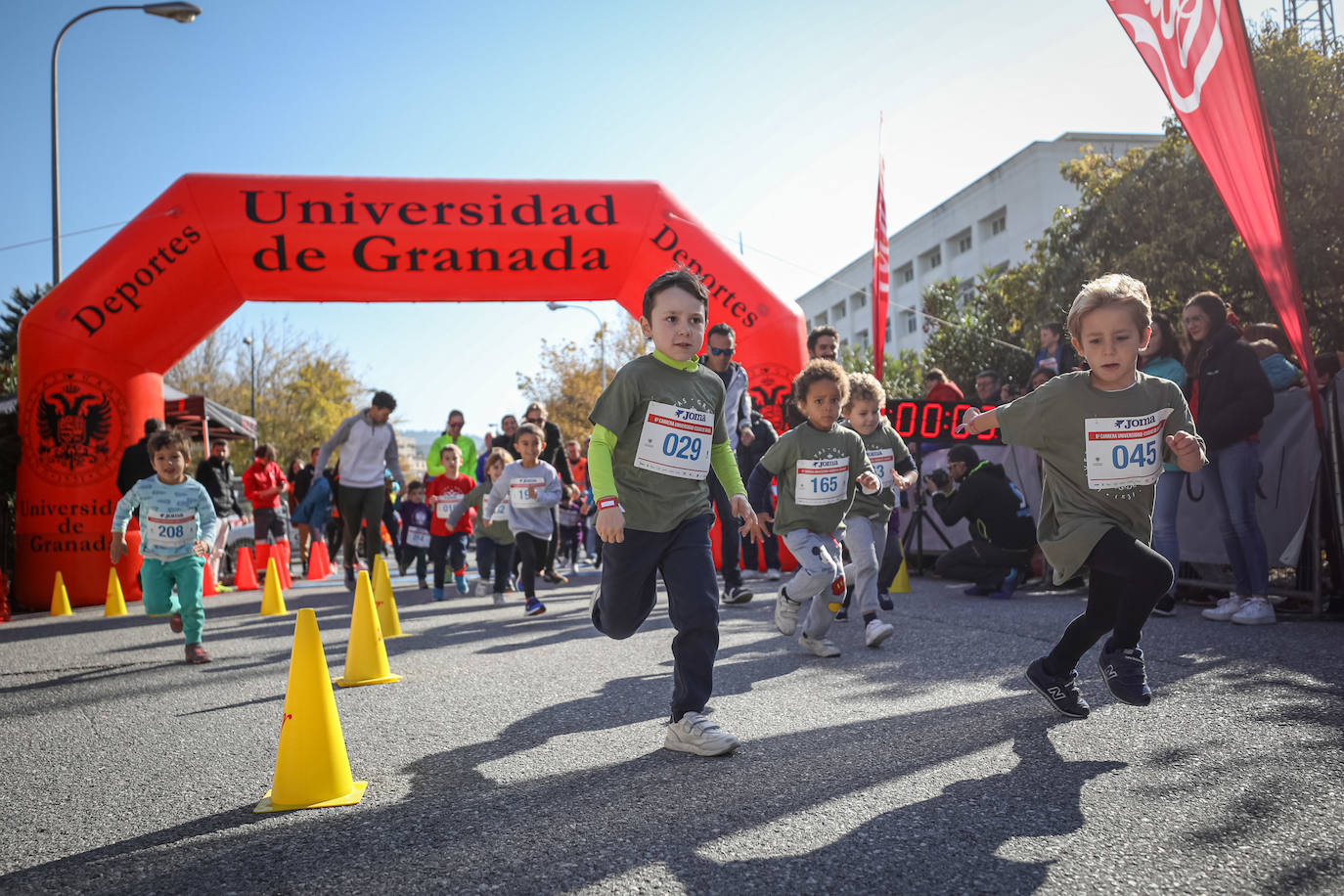 240 niños y niñas participan en la primera jornada de la sexta edición de la Carrera Universidad Ciudad de Granada