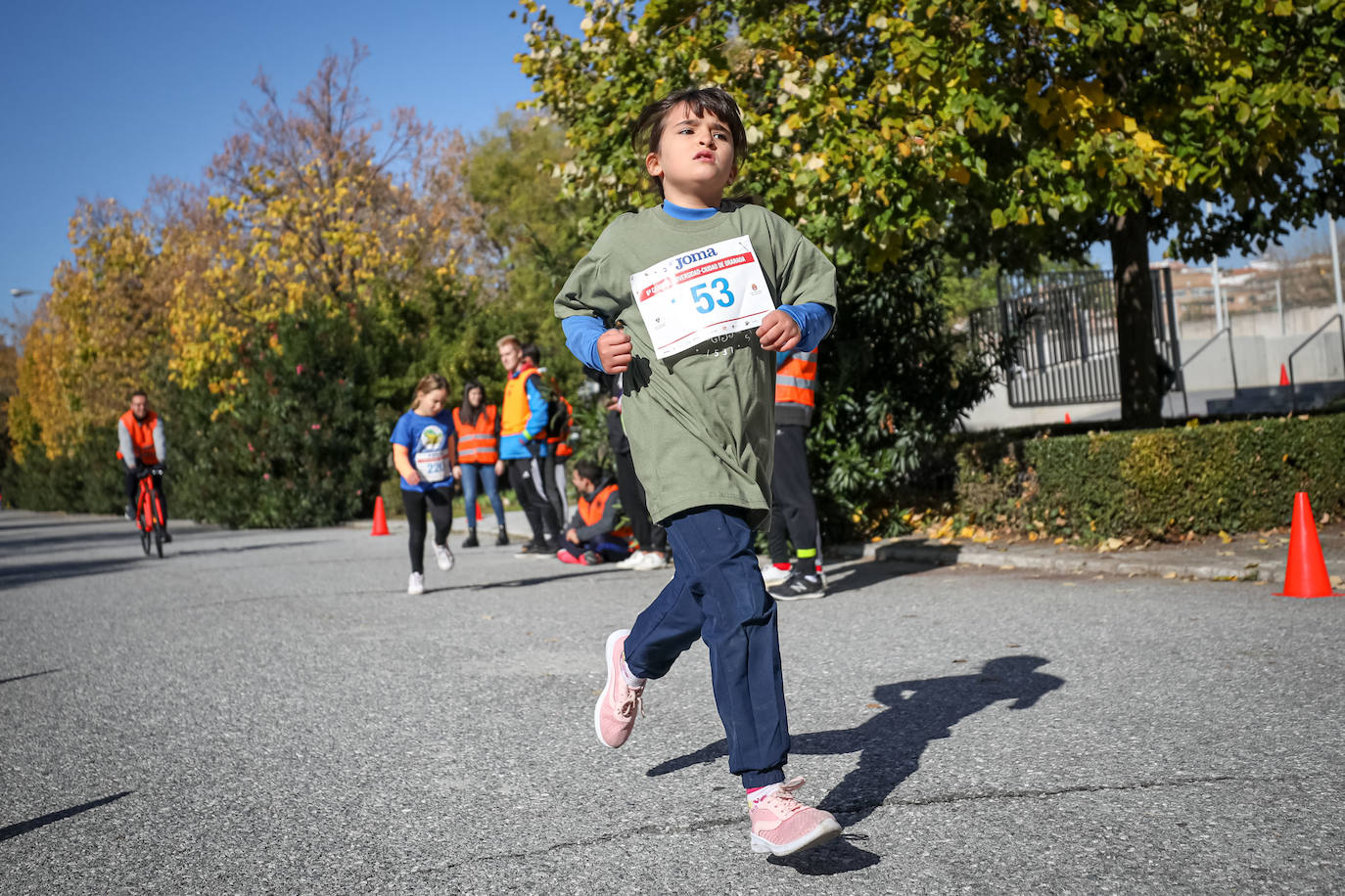 240 niños y niñas participan en la primera jornada de la sexta edición de la Carrera Universidad Ciudad de Granada