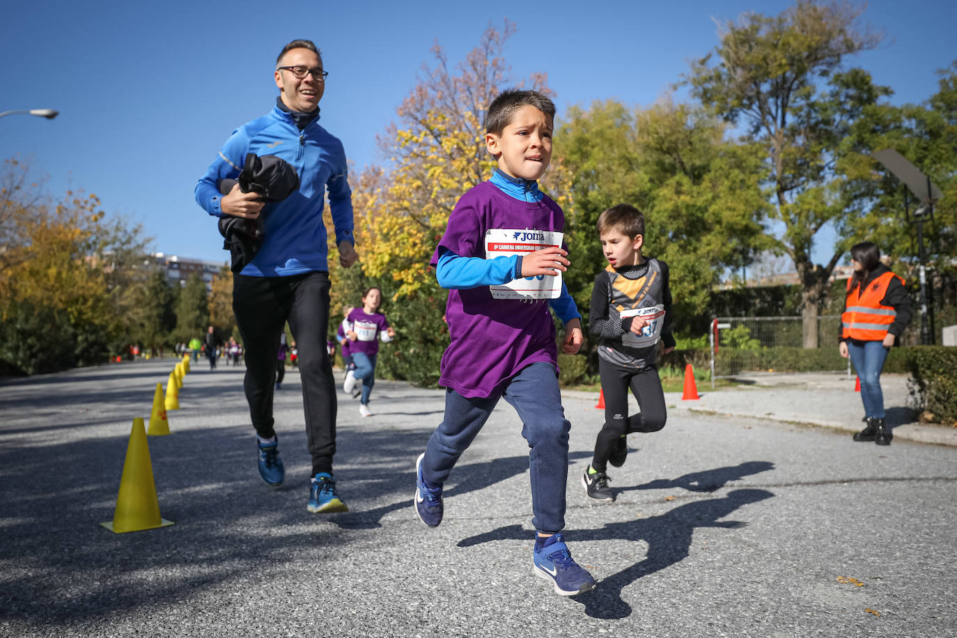 240 niños y niñas participan en la primera jornada de la sexta edición de la Carrera Universidad Ciudad de Granada