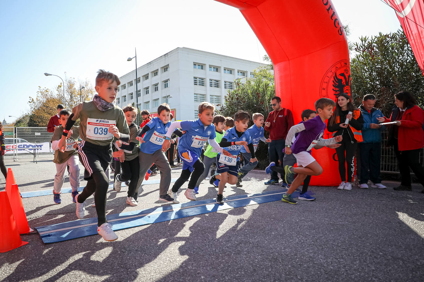 240 niños y niñas participan en la primera jornada de la sexta edición de la Carrera Universidad Ciudad de Granada