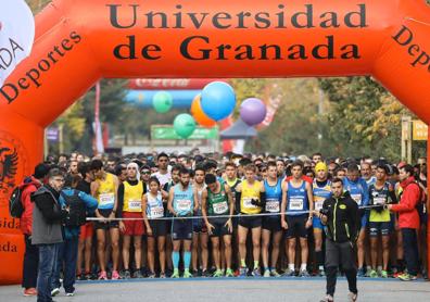 Imagen secundaria 1 - Más de mil corredores desafían al frío en Granada