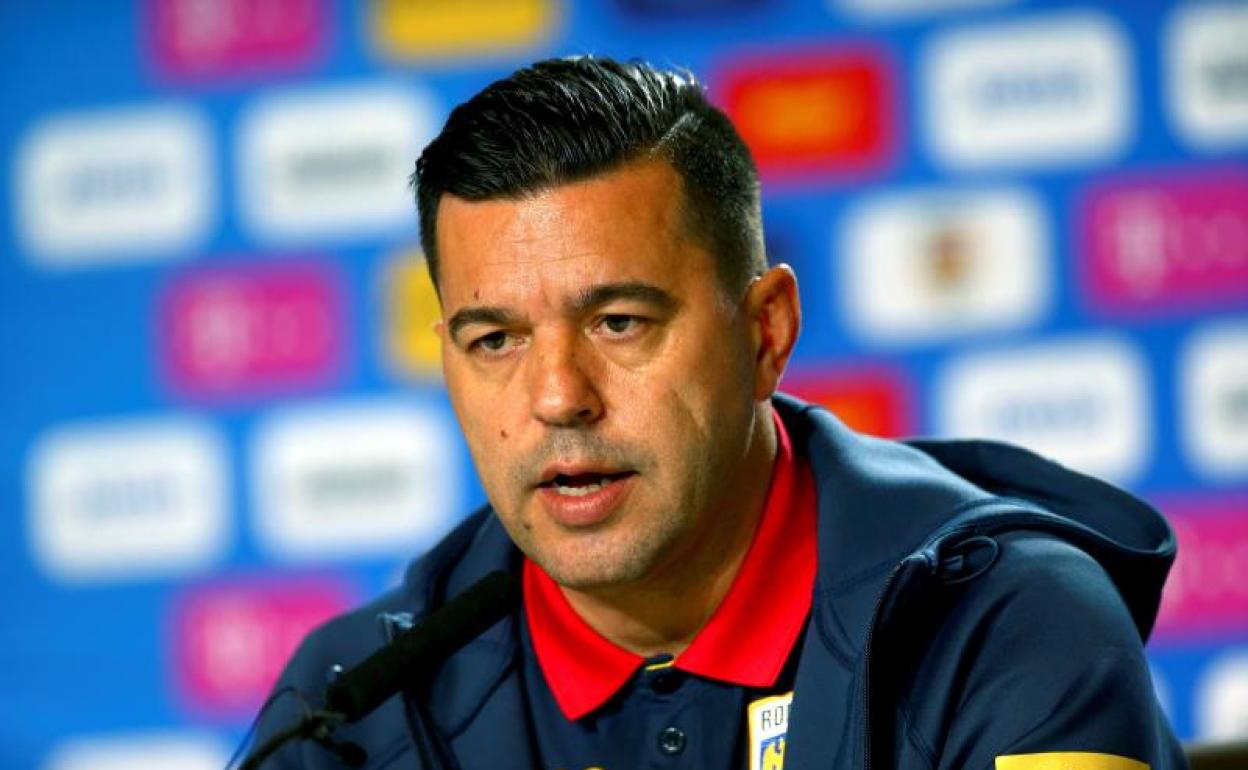 El seleccionador rumano, Cosmin Contra.