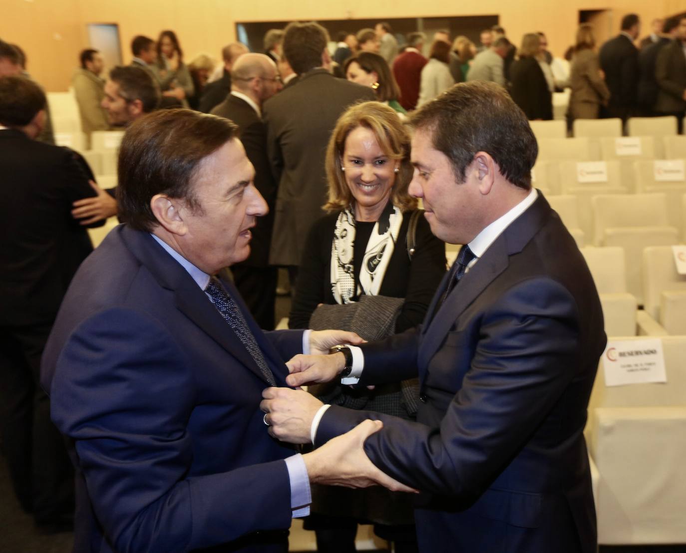 El presidente, arropado por el tejido empresarial granadino, ha reivindicado apoyo institucional para el acelerador de partículas como gran proyecto de futuro 