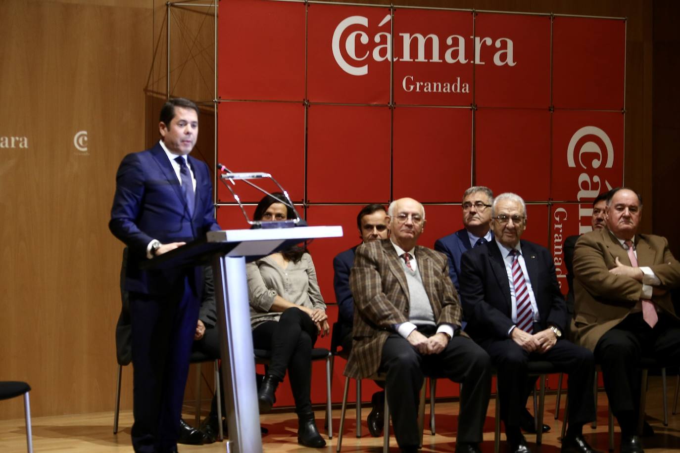 El presidente, arropado por el tejido empresarial granadino, ha reivindicado apoyo institucional para el acelerador de partículas como gran proyecto de futuro 