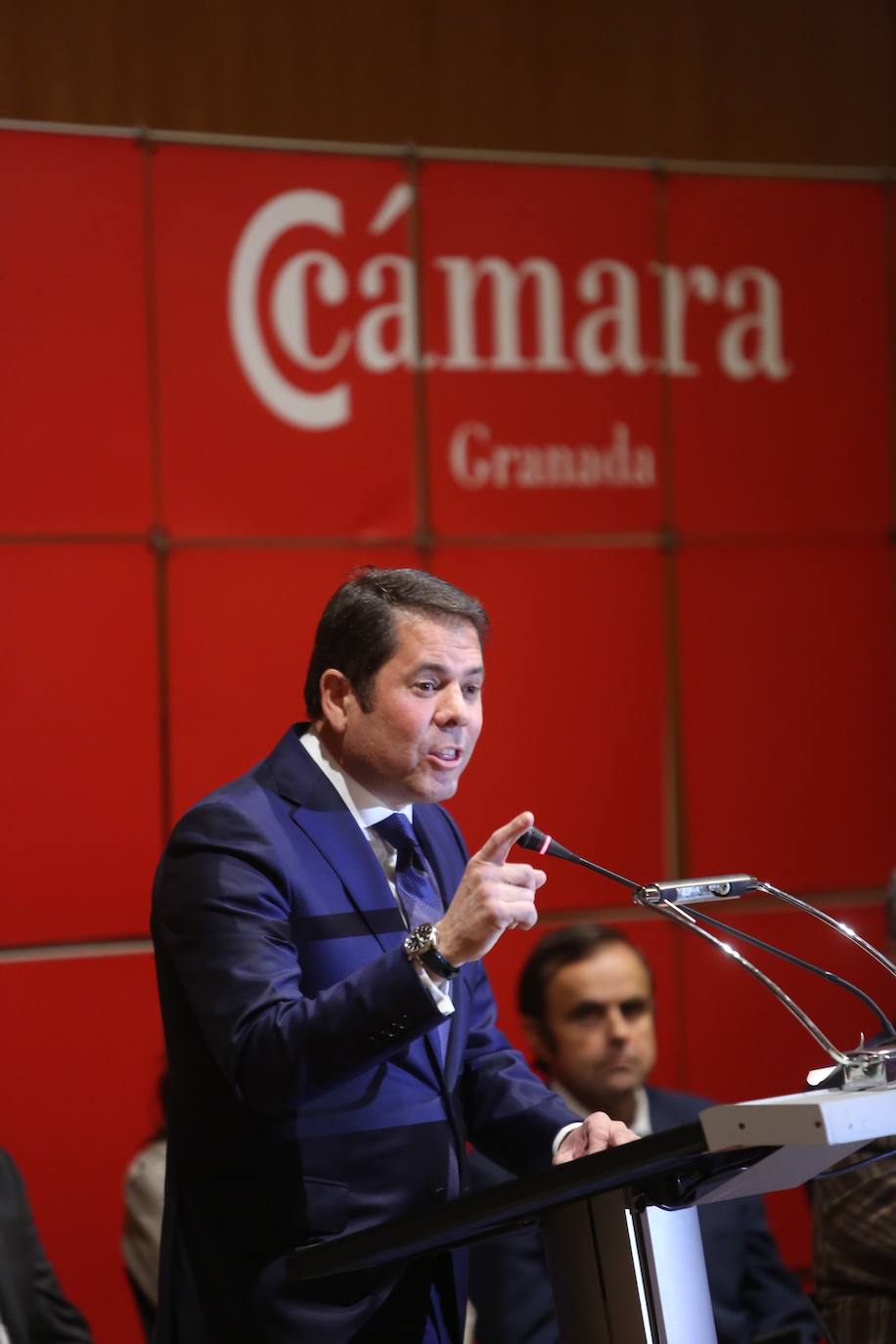 El presidente, arropado por el tejido empresarial granadino, ha reivindicado apoyo institucional para el acelerador de partículas como gran proyecto de futuro 
