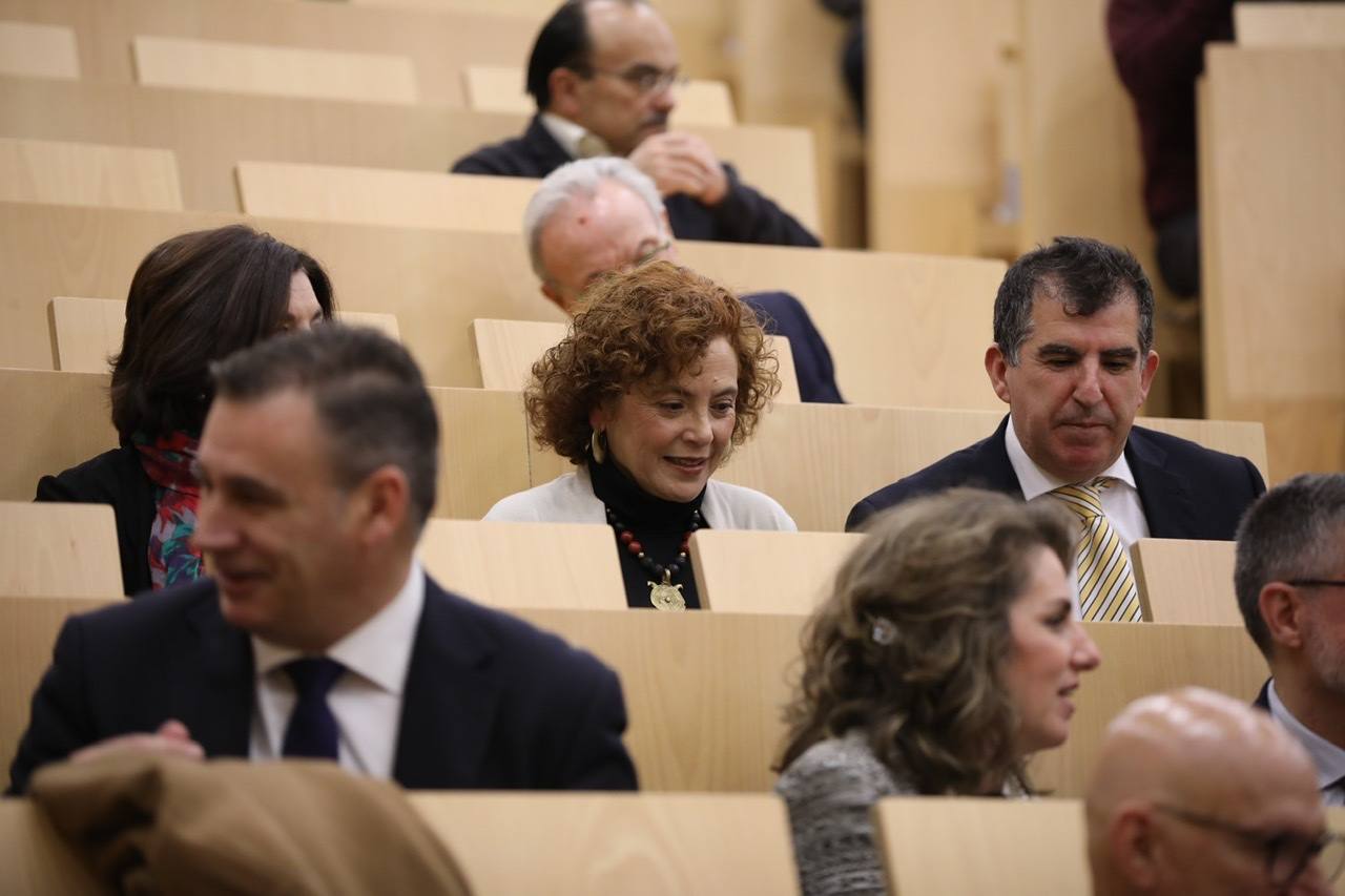 Así fue el acto en el Aula Magna de la Escuela de Arquitectura de la UGR 