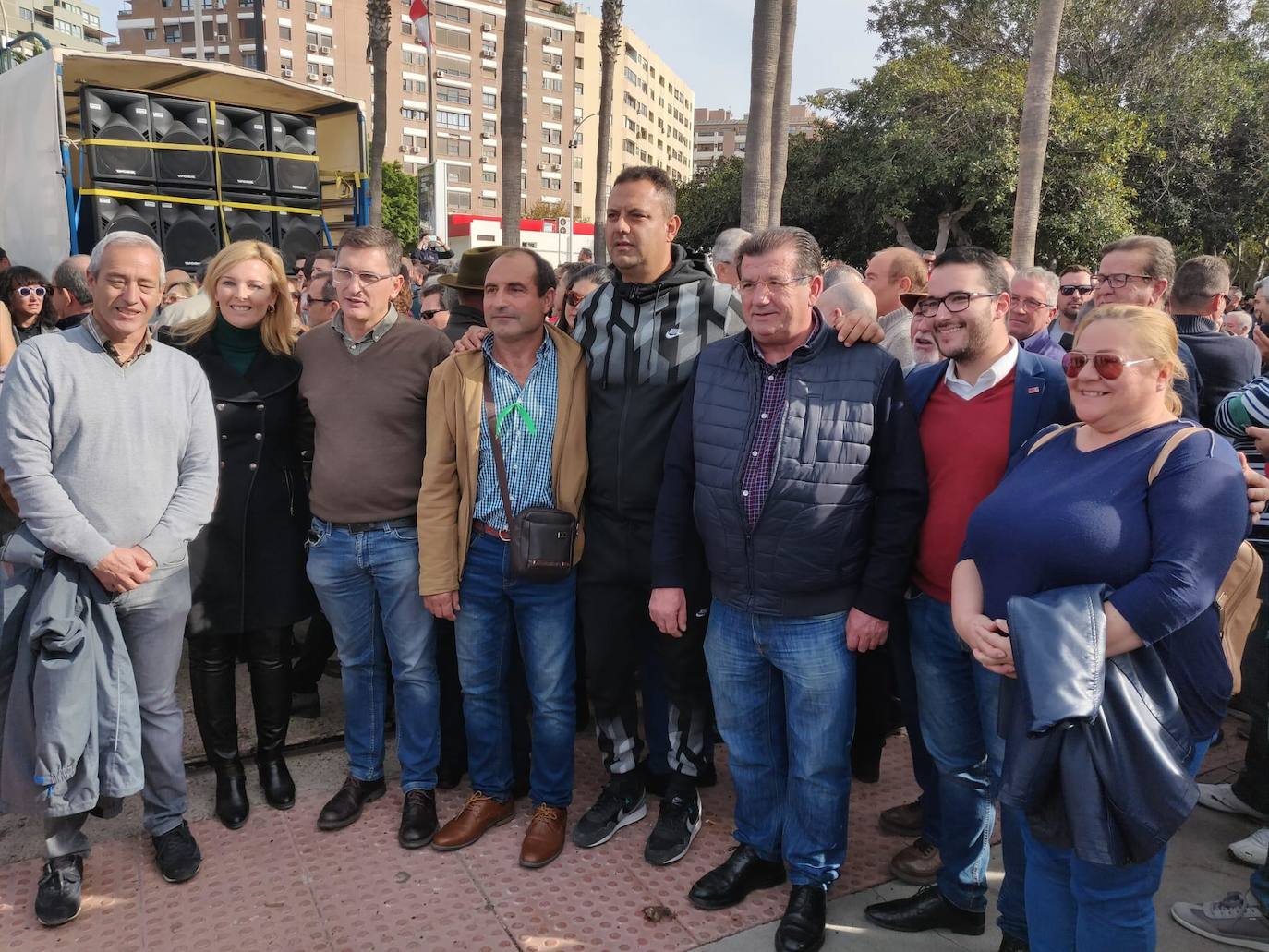 El cierre patronal total en la agricultura provoca una masiva manifestación en la capital con unos 12.000 asistentes por la crisis de precios