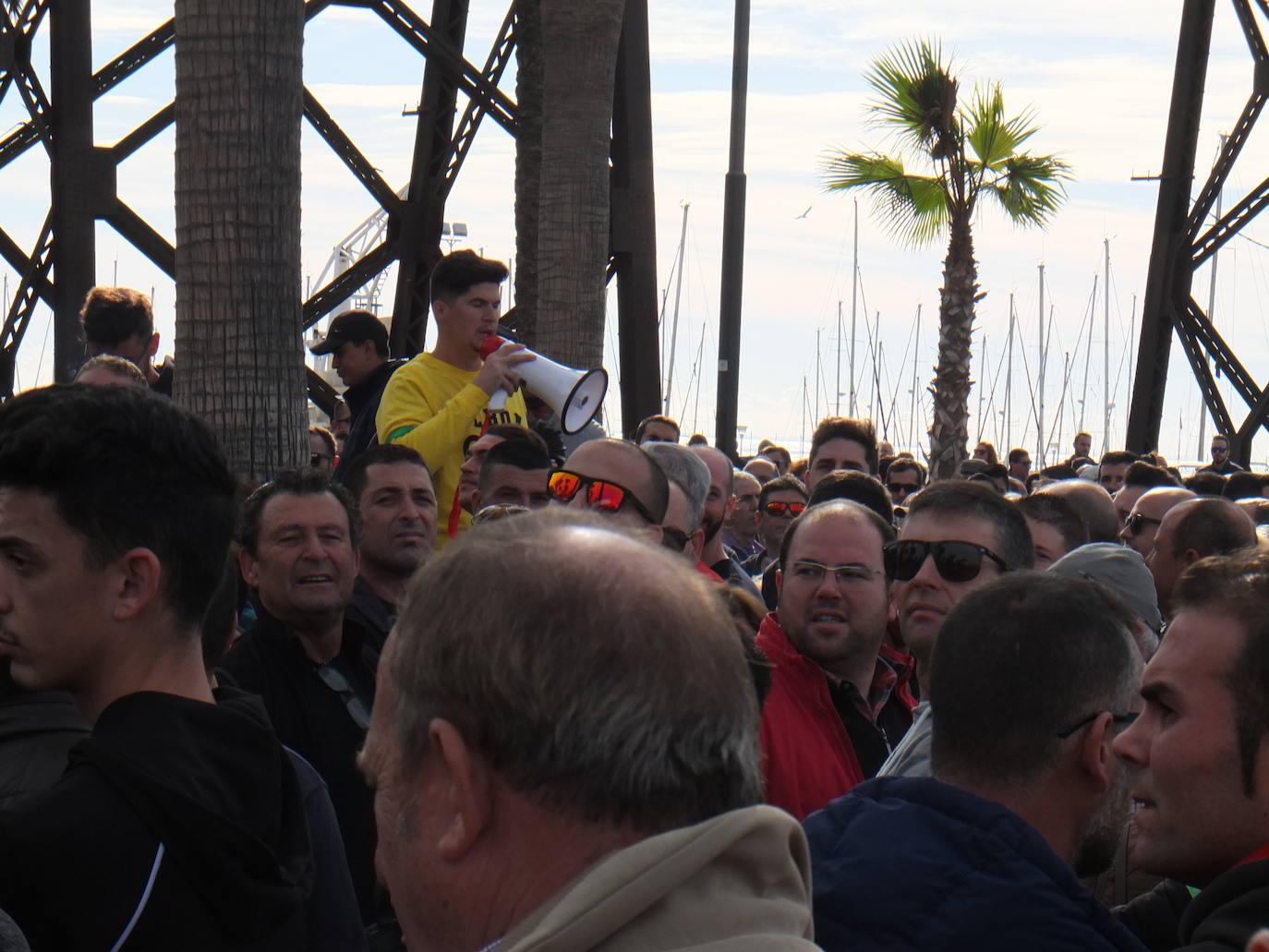 El cierre patronal total en la agricultura provoca una masiva manifestación en la capital con unos 12.000 asistentes por la crisis de precios