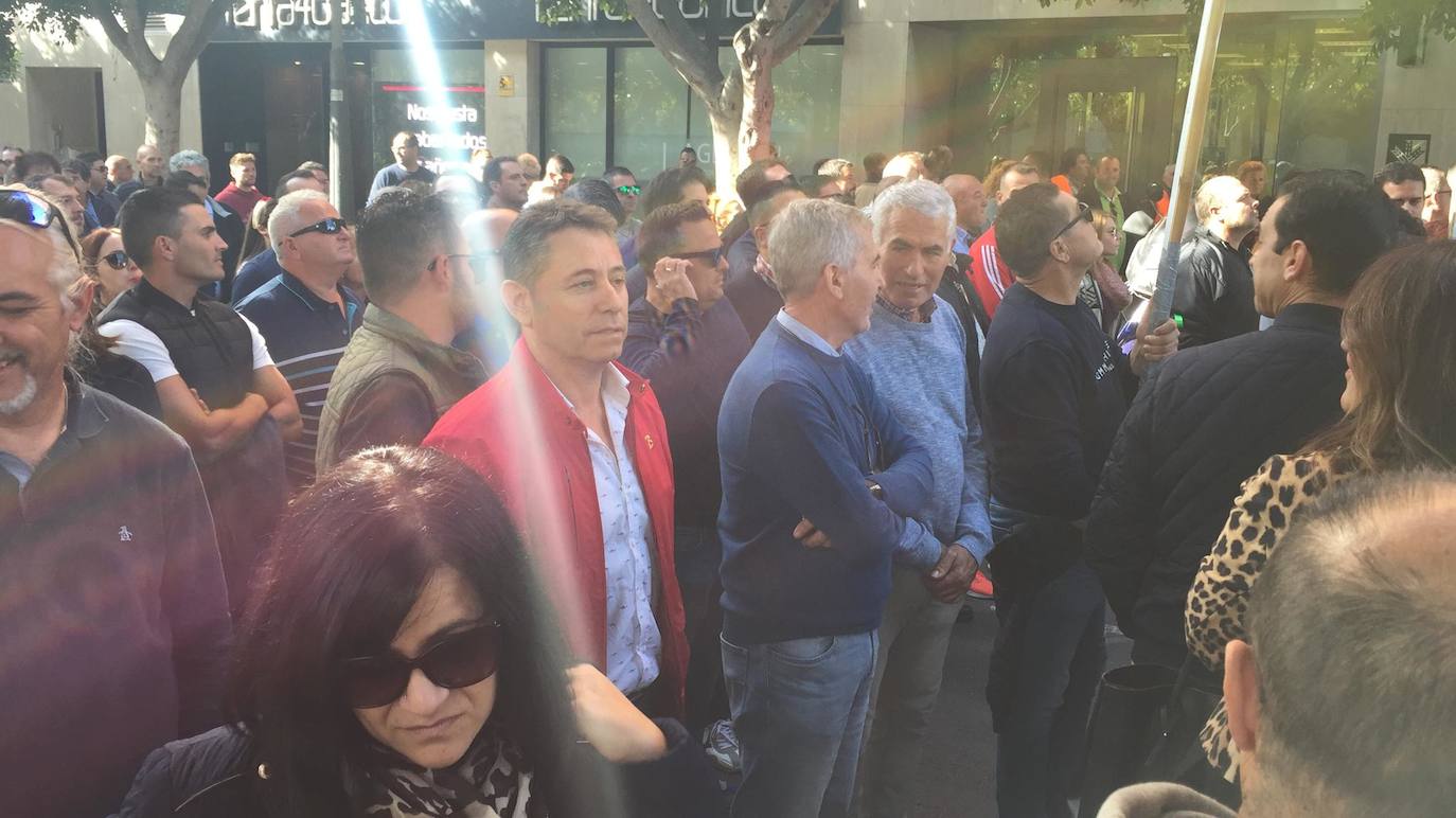 El cierre patronal total en la agricultura provoca una masiva manifestación en la capital con unos 12.000 asistentes por la crisis de precios