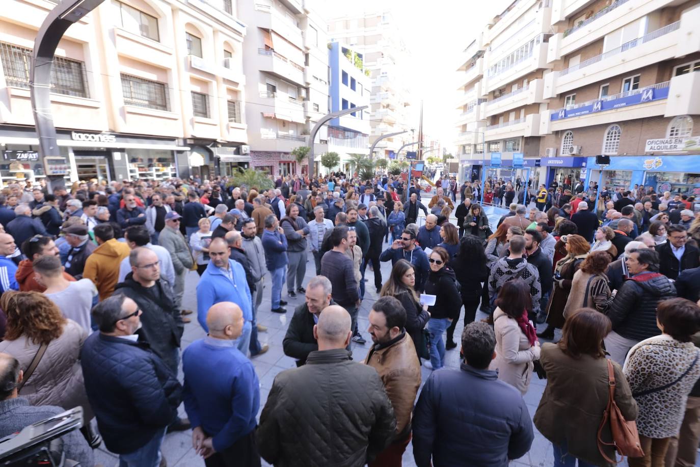 Miles de personas se han citado hoy en Motril para protestar por la situación del campo y pedir soluciones