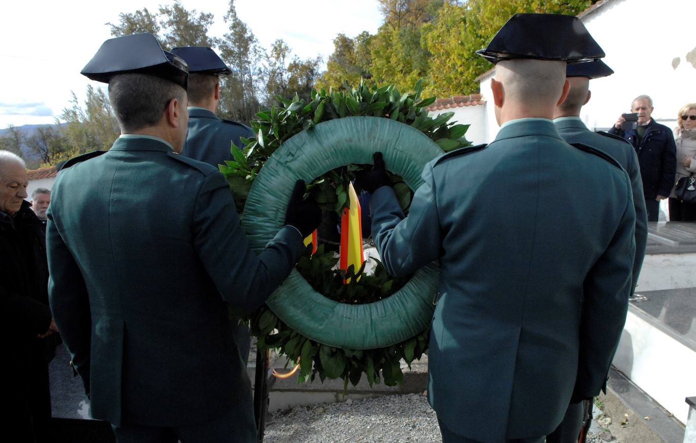 Fotos: Así ha sido el homenaje a los dos guardias civiles asesinados en Granada hace un siglo