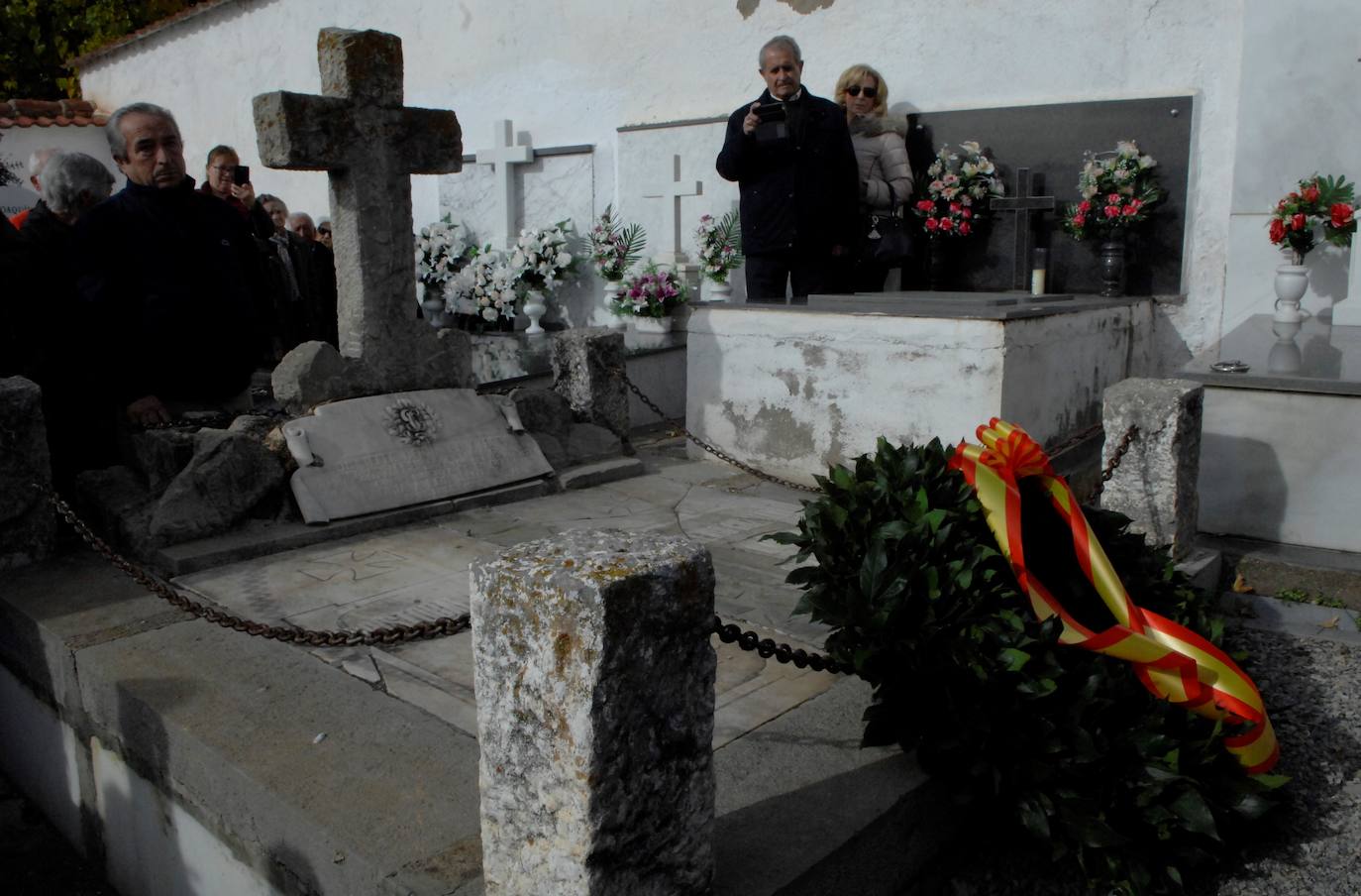 Fotos: Así ha sido el homenaje a los dos guardias civiles asesinados en Granada hace un siglo