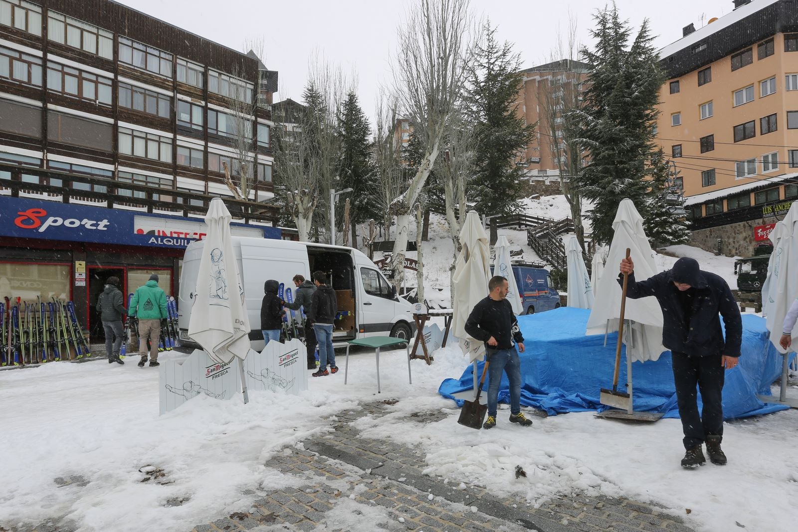 Así luce la estación tras las últimas nevadas, a punto de estrenar temporada.