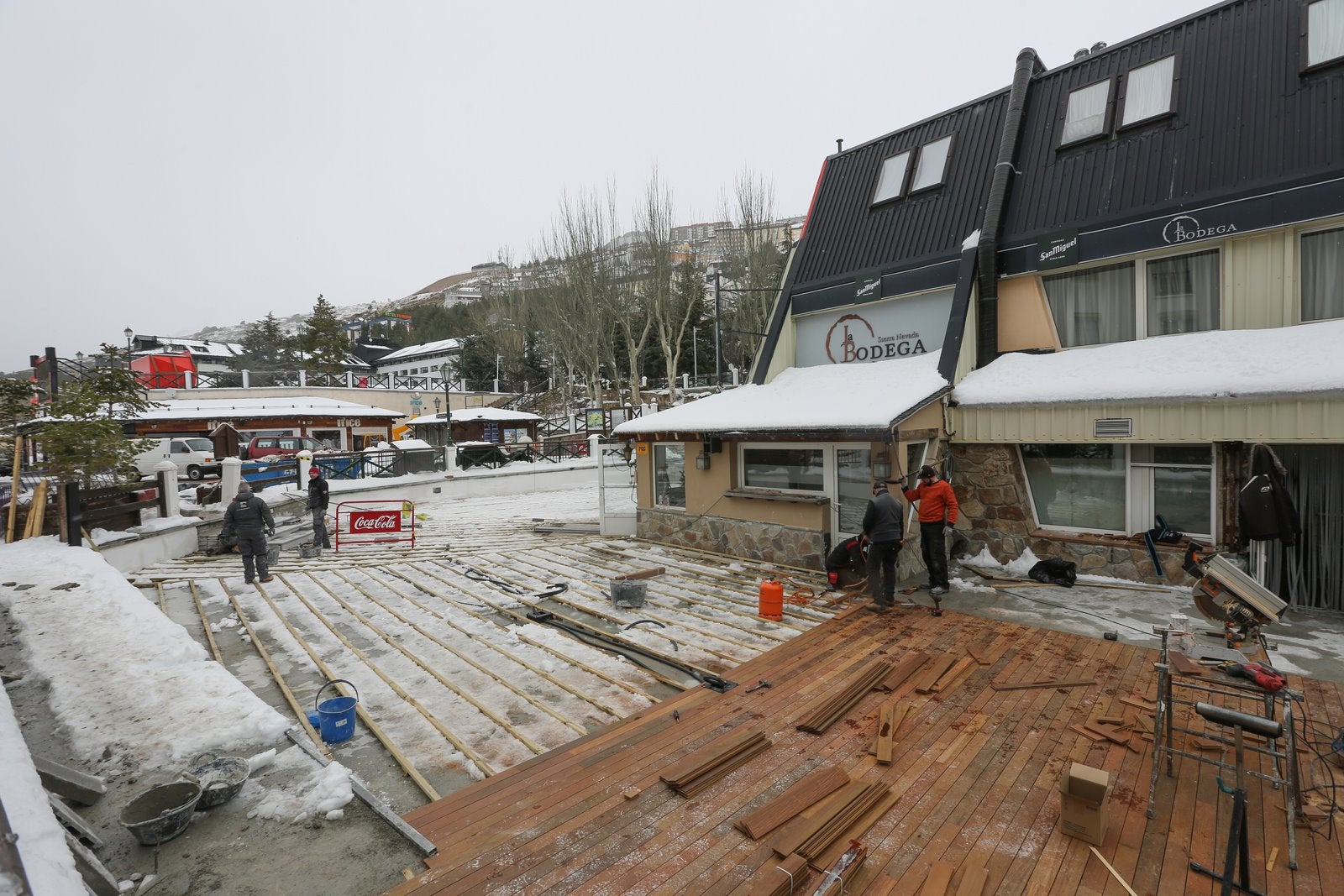 Así luce la estación tras las últimas nevadas, a punto de estrenar temporada.