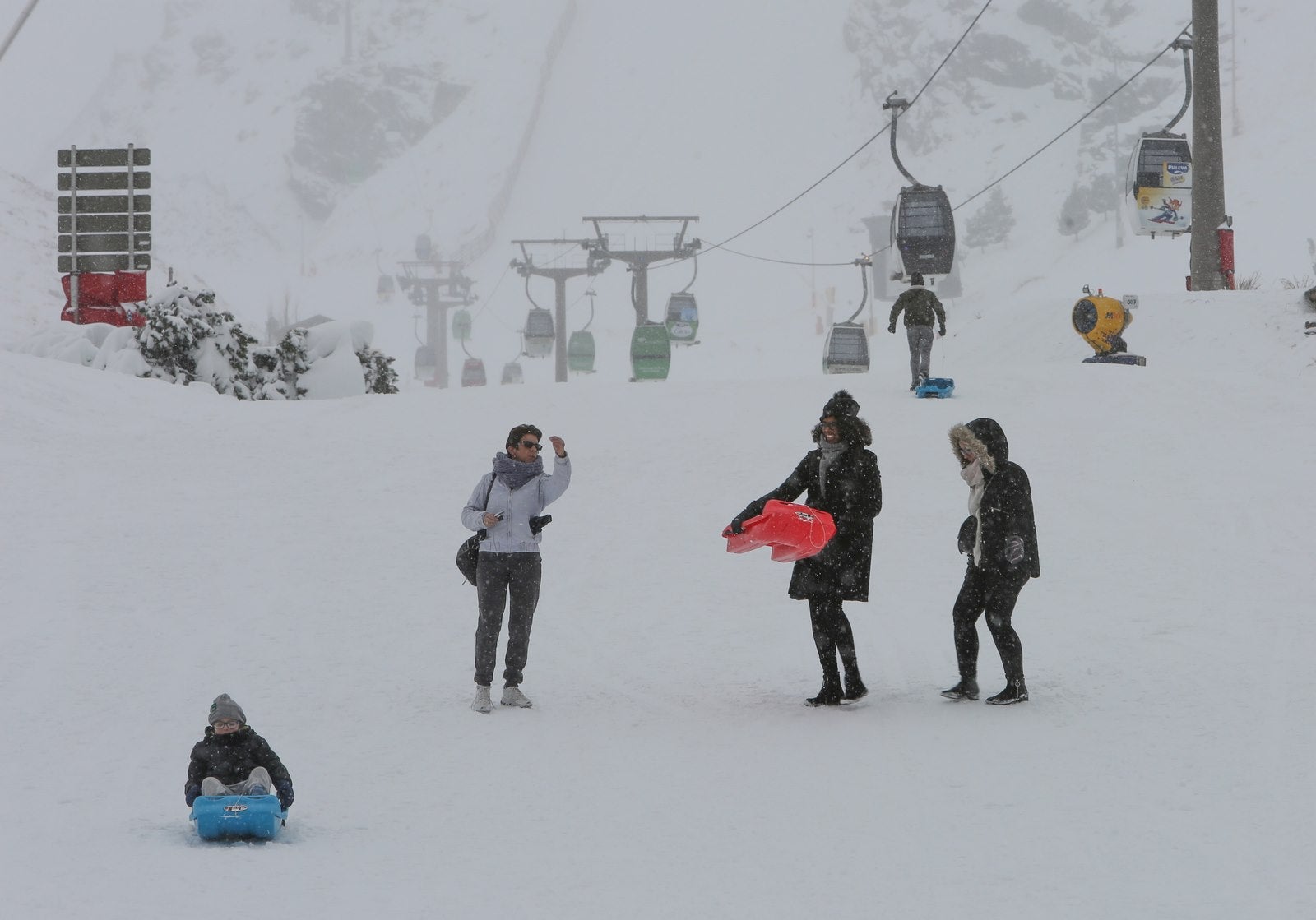 Así luce la estación tras las últimas nevadas, a punto de estrenar temporada.