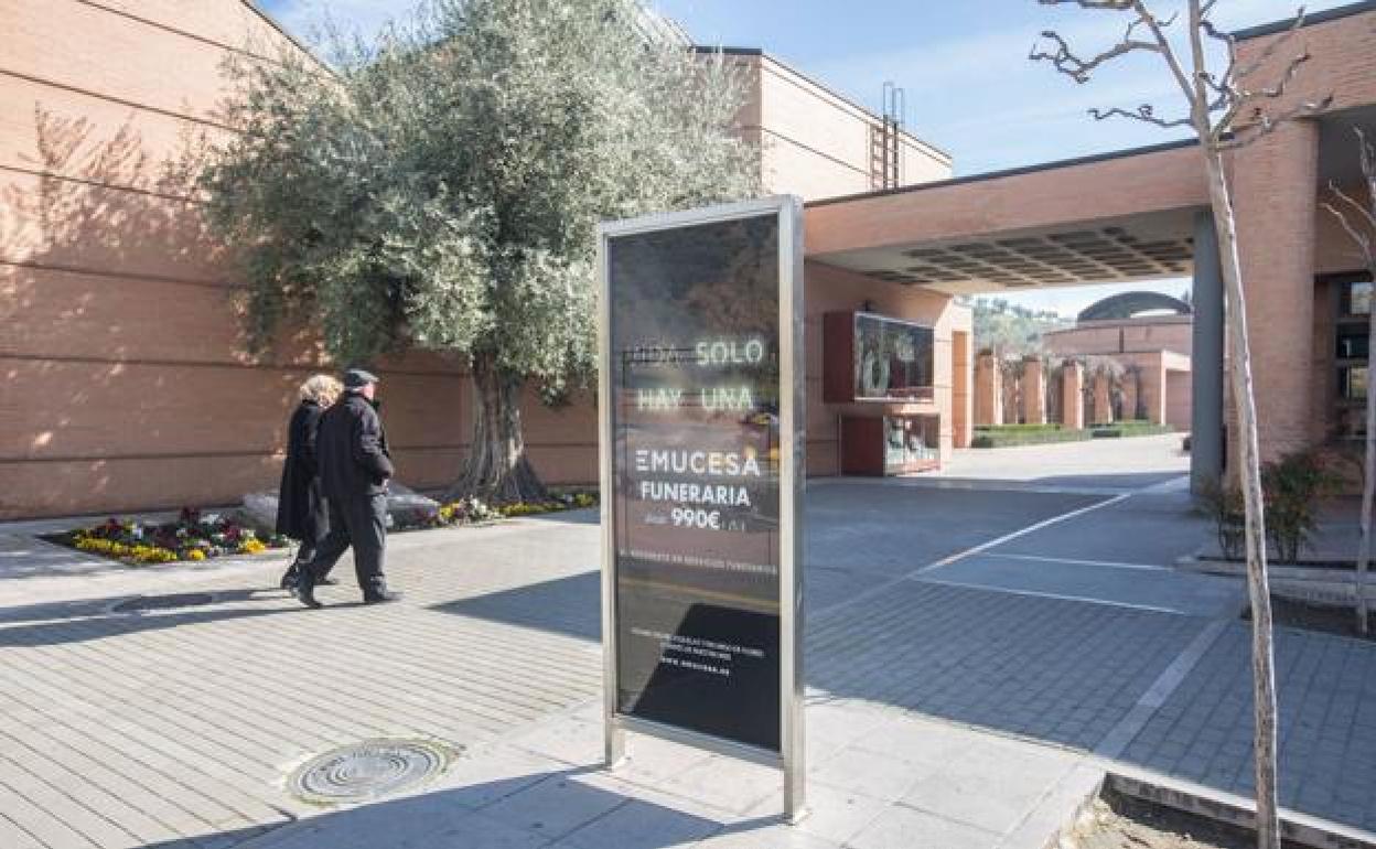 El Ayuntamiento paraliza la subida de las tasas del cementerio