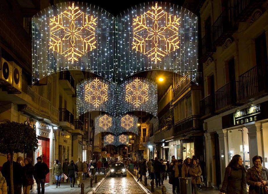 En esta galería repasamos cómo va a quedar iluminada la ciudad, con todas sus novedades, como la bola transitable 