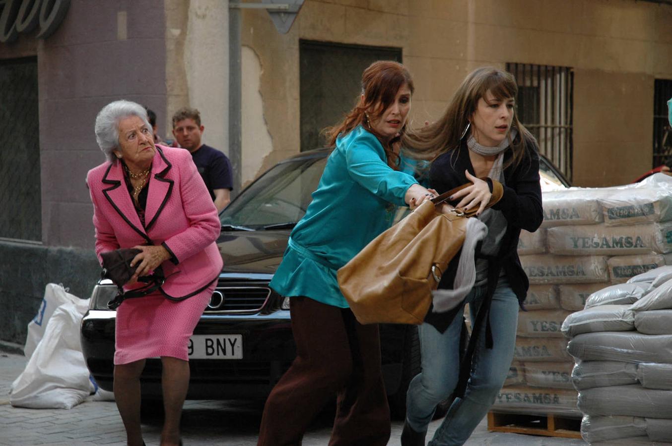 Asunción Balaguer, Verónica Forqué y Silvia Abascal (de i a d), en una escena de la película 'Enloquecidas'.