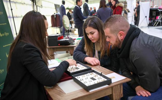 Imagen. Parejas de toda Granada organizan su enlace en Expoboda. 