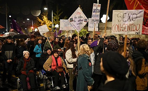 Galería. Miles de personas se movilizan en Granada contra la violencia de género. 