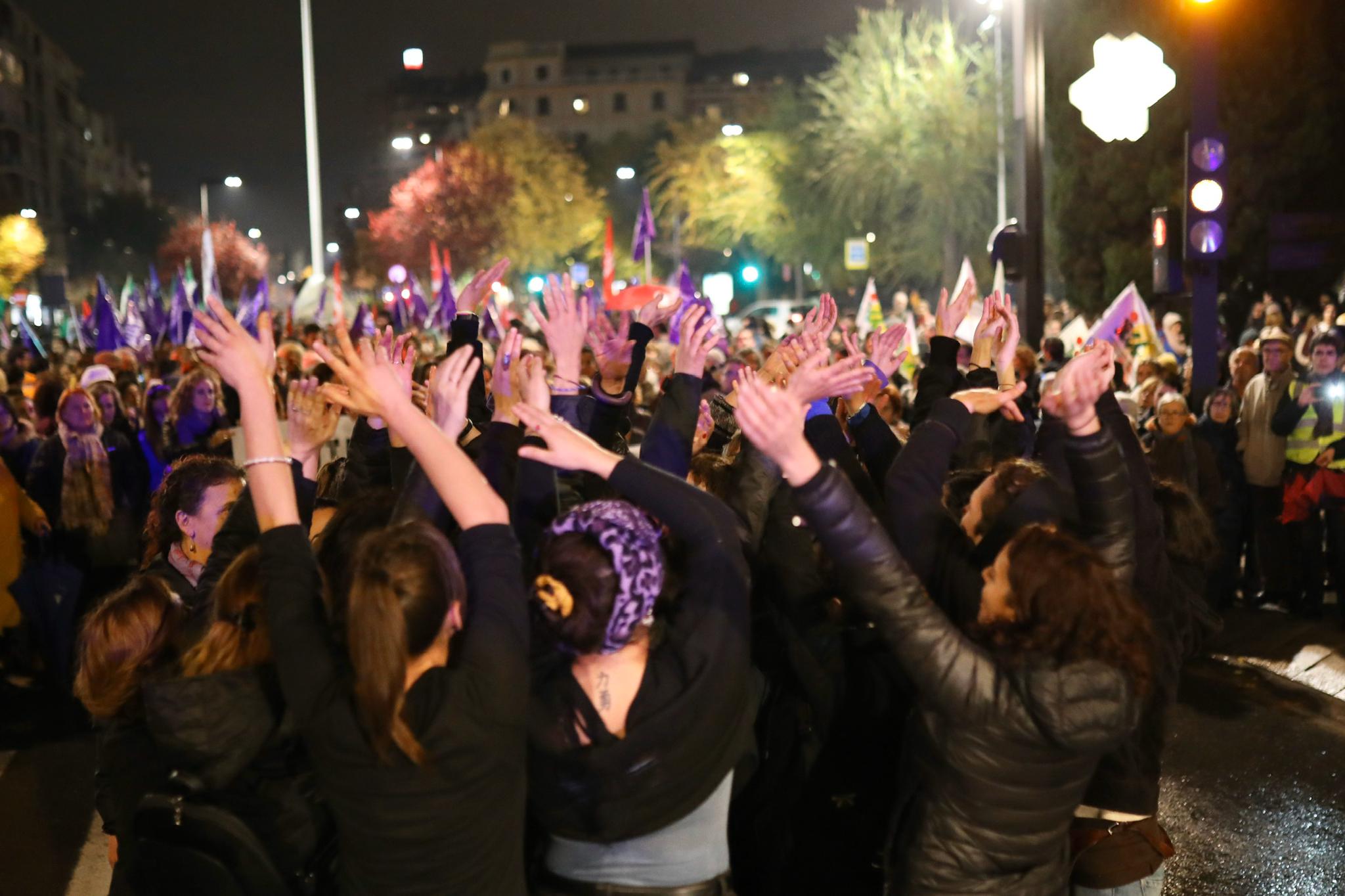 La manifestación con motivo del 25N ha puesto en valor la figura de la mujer con numerosos cánticos 