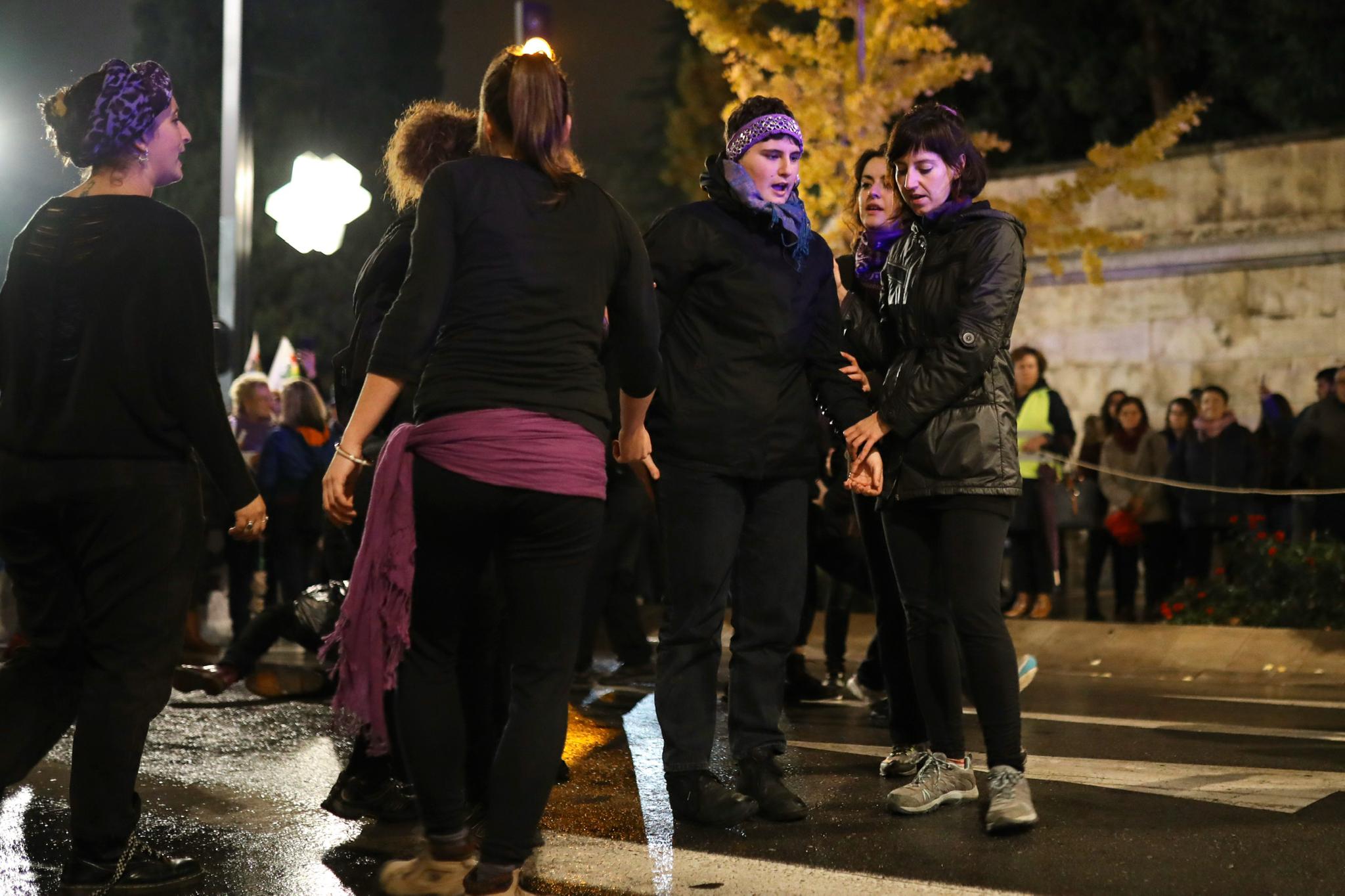 La manifestación con motivo del 25N ha puesto en valor la figura de la mujer con numerosos cánticos 