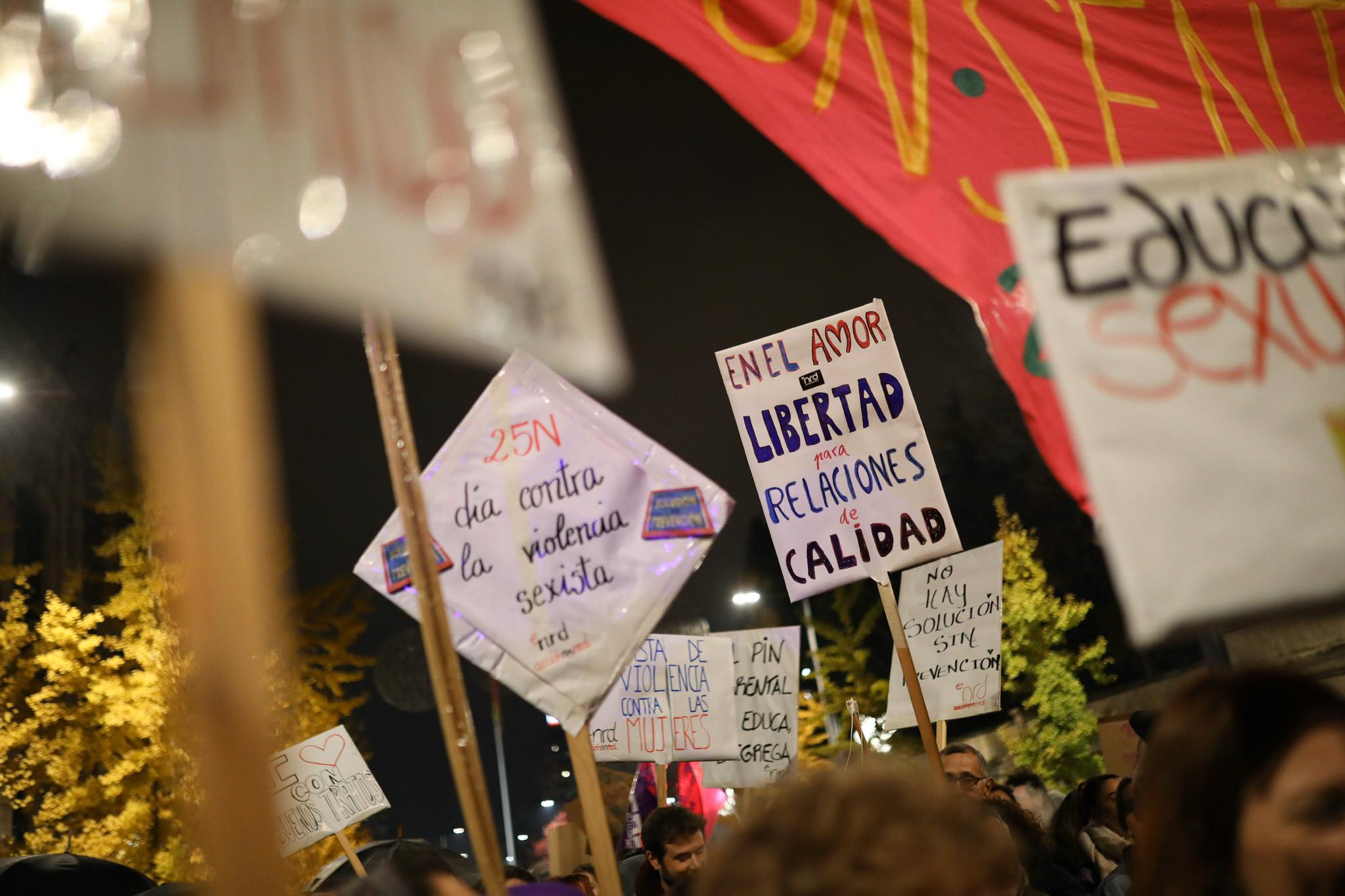 La manifestación con motivo del 25N ha puesto en valor la figura de la mujer con numerosos cánticos 