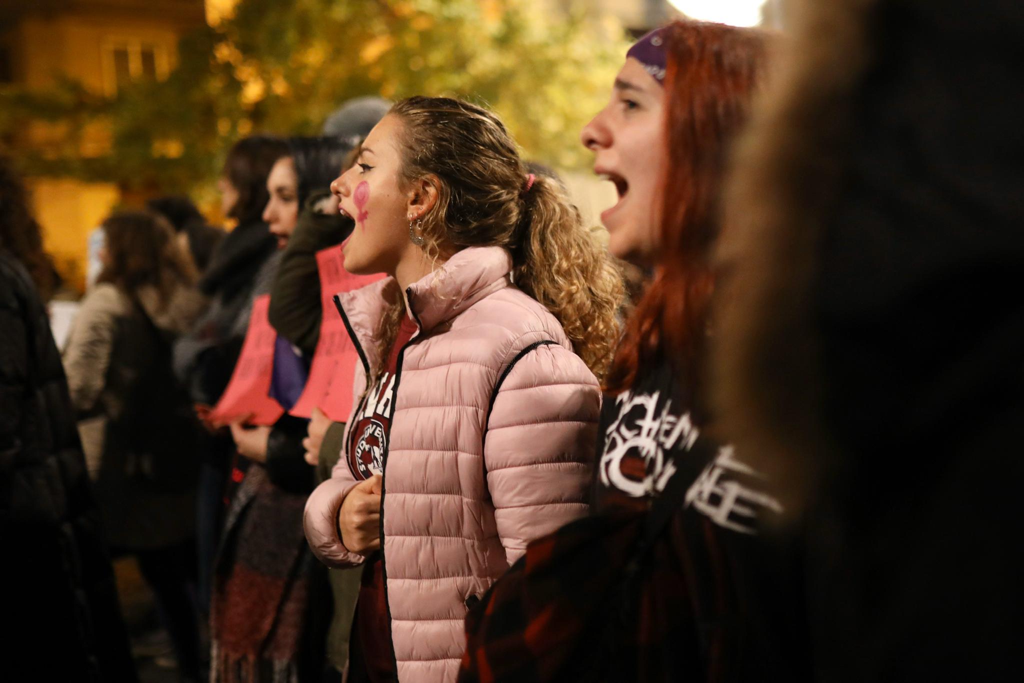 La manifestación con motivo del 25N ha puesto en valor la figura de la mujer con numerosos cánticos 