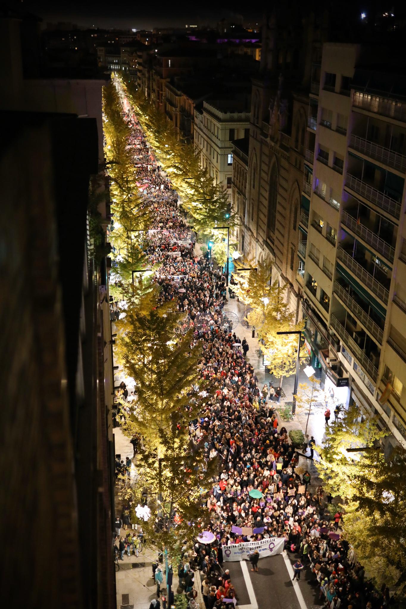 La manifestación con motivo del 25N ha puesto en valor la figura de la mujer con numerosos cánticos 
