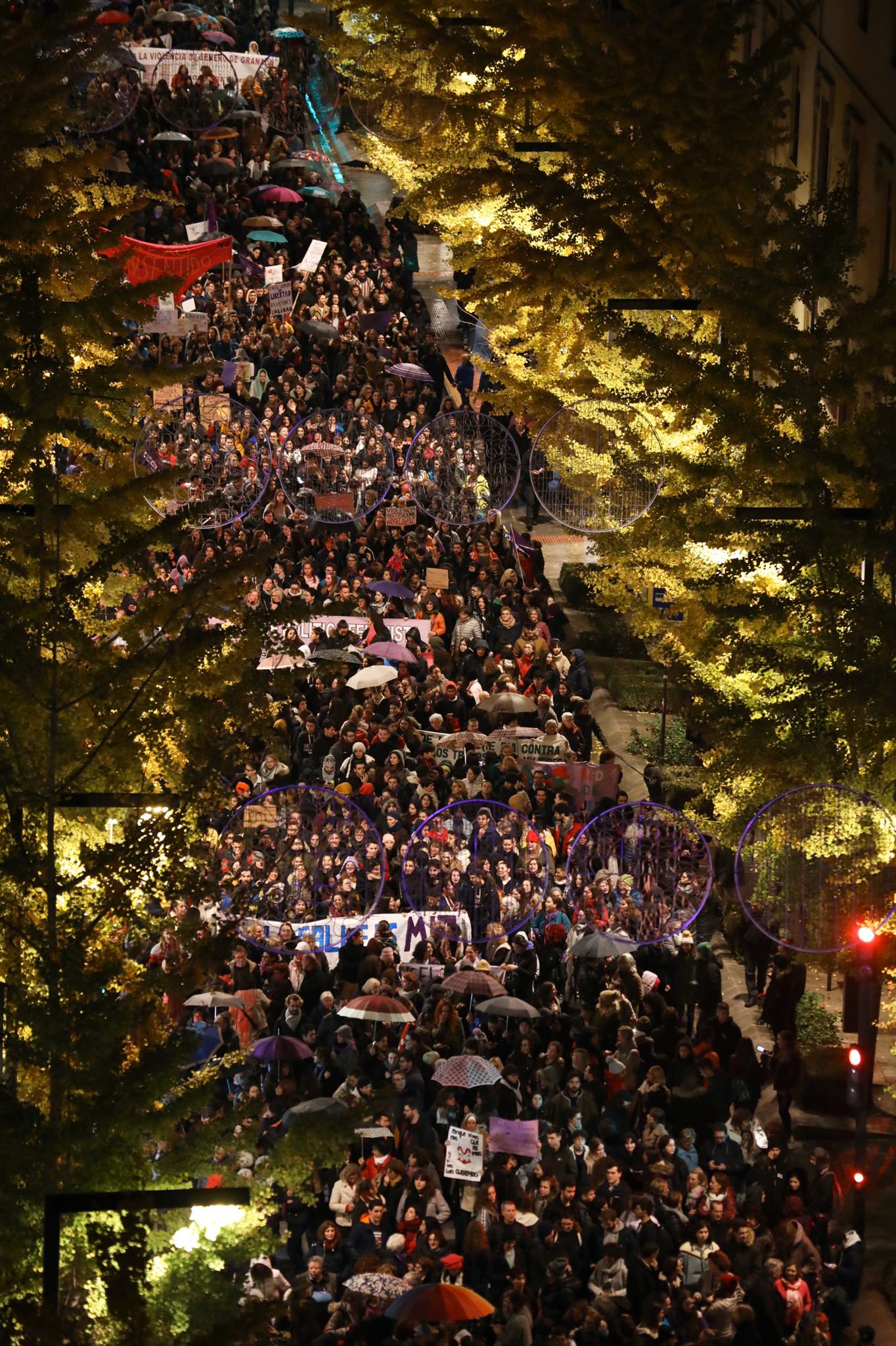 La manifestación con motivo del 25N ha puesto en valor la figura de la mujer con numerosos cánticos 