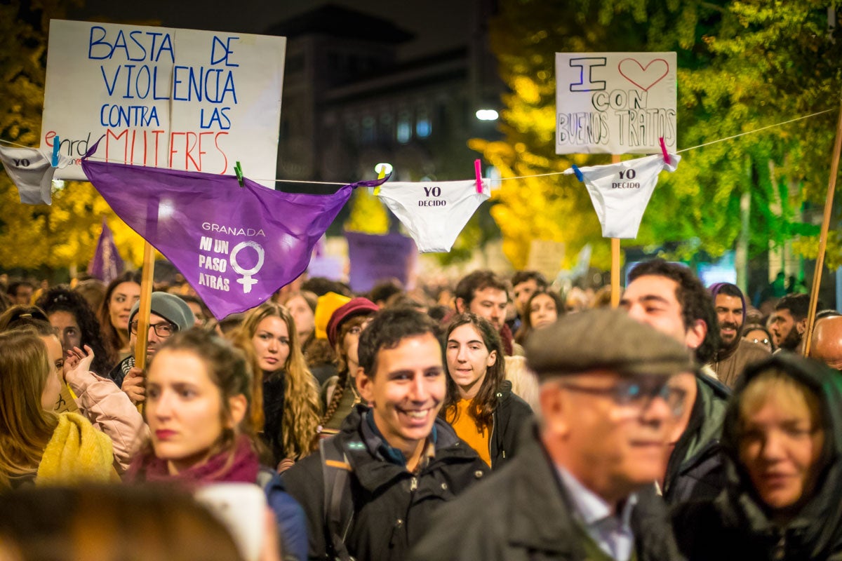 Repasa los carteles de la manifestación feminista contra la violencia de género de este 25N en Granada 