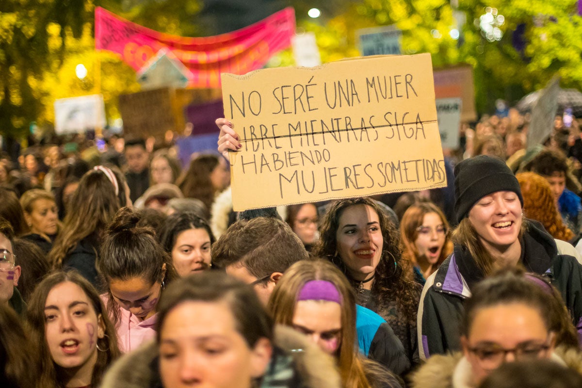 Repasa los carteles de la manifestación feminista contra la violencia de género de este 25N en Granada 