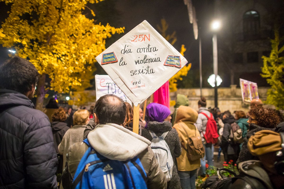 Repasa los carteles de la manifestación feminista contra la violencia de género de este 25N en Granada 