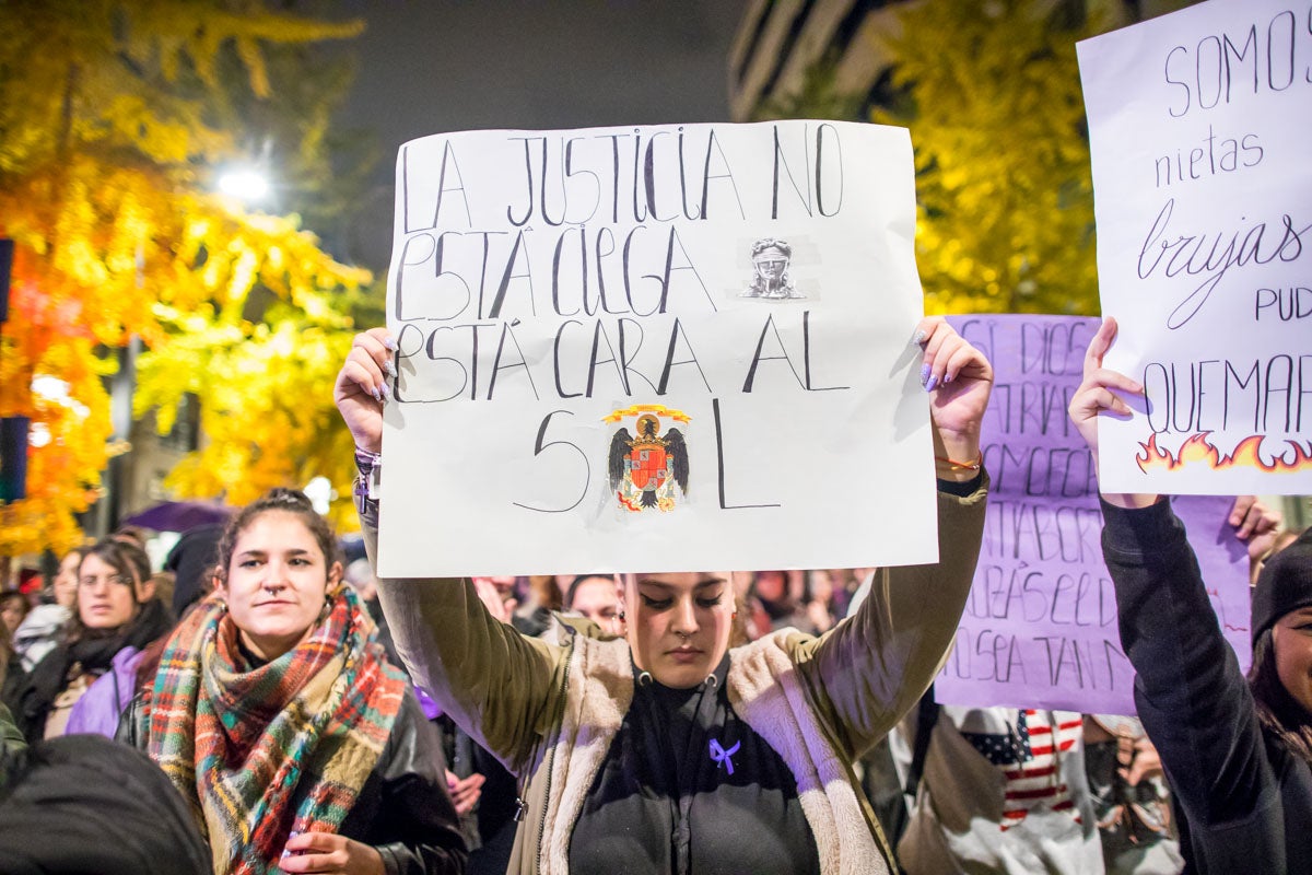 Repasa los carteles de la manifestación feminista contra la violencia de género de este 25N en Granada 