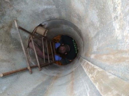Encontrar una plantación en un zulo en mitad de un barranco de muy difícil acceso es la primera vez que ocurre en la provincia de Granada.