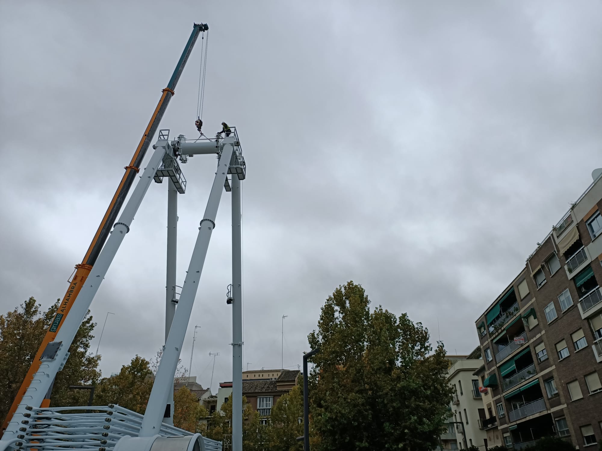 La atracción empieza a tomar forma en el Paseo del Salón.