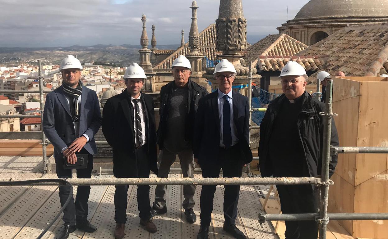 El ministro ha visitado las obras del tejado de la Catedral. 