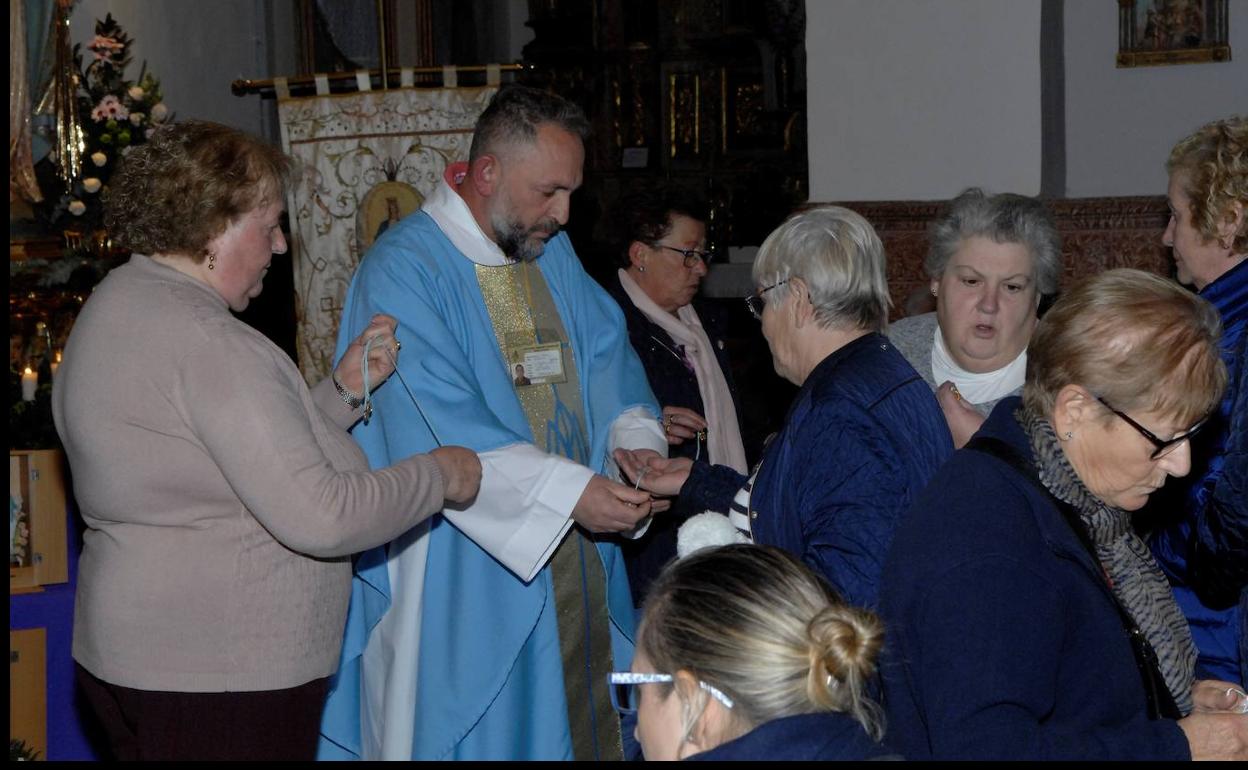 Solemne y multitudinario triduo en la iglesia de Lanjarón en honor a la Virgen de la Medalla Milagrosa