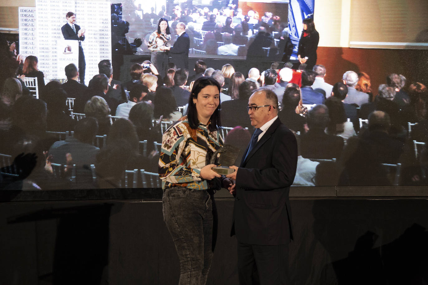 Más de 200 personas se han dado cita en el Varadero del Puerto de Almería para asistir a la gala de entrega de estos galardones que reconocen el talento almeriense 